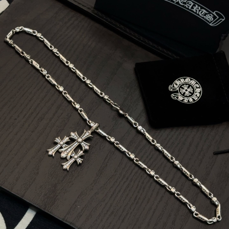 Ch*0me He**ts necklaces